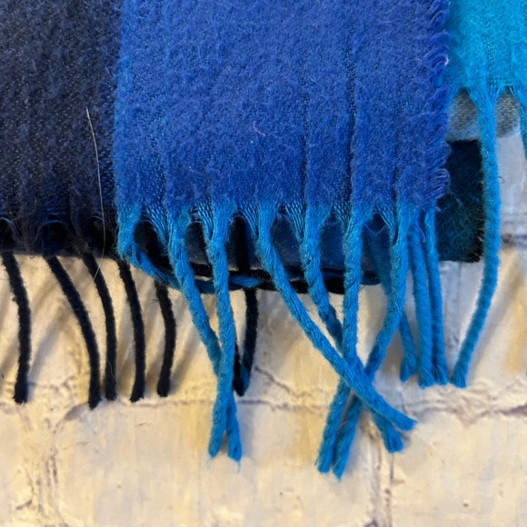V.FRAAS CASHMINK MADE IN GERMANY BLUE MULTI PLAID FRINGE SCARF 100% ACRYLIC - Picture 4 of 8